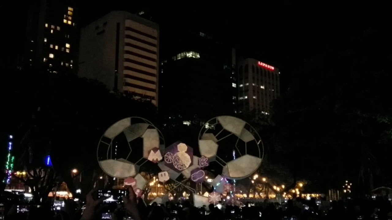 Ayala Triangle Christmas Lights 2018 HTC Zoe