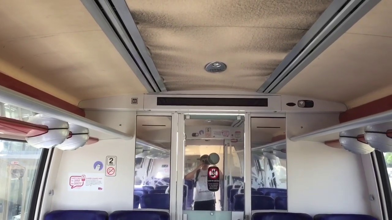 Annonce sonore est visuel dans un TER Bourgogne Franche Compté