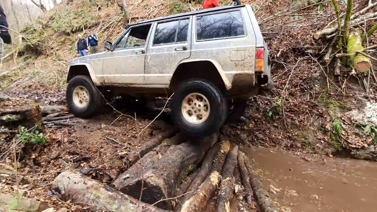 6 Jeep XJs in The Canyon
