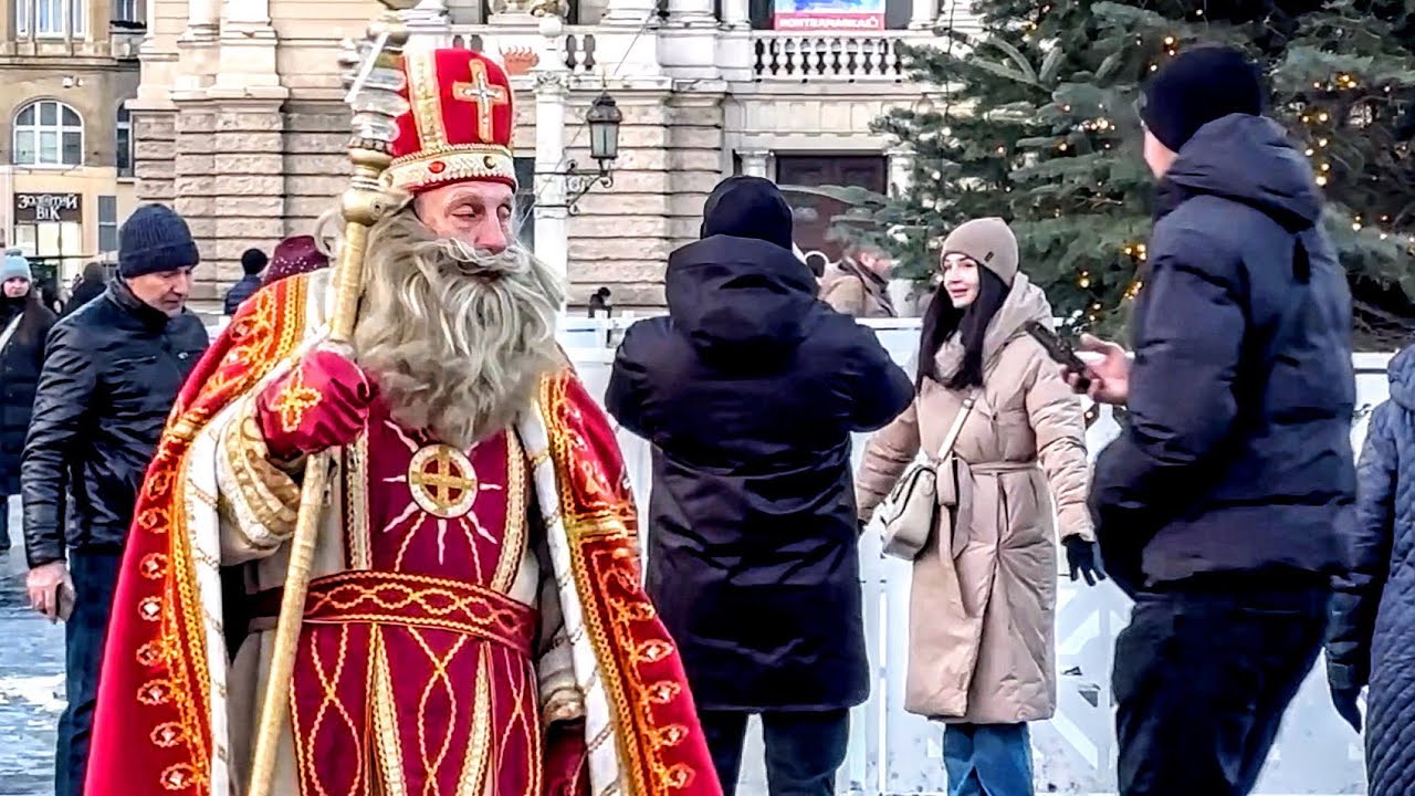 Ранок Нового року. Львів ялинка, новорічний ярмарок. #львівплощаринок 