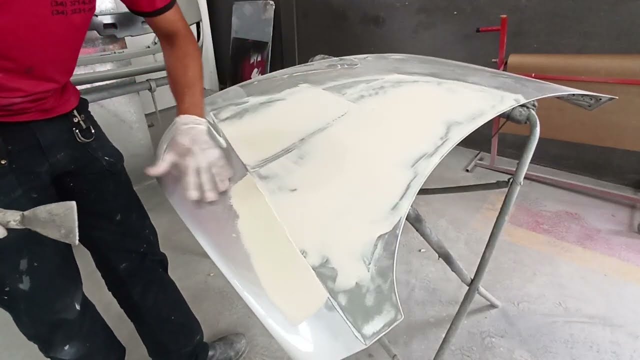 DICAS muito SIMPLES | Como passa massa em carro | Aplicar massa poliester ou plastica em CAPO