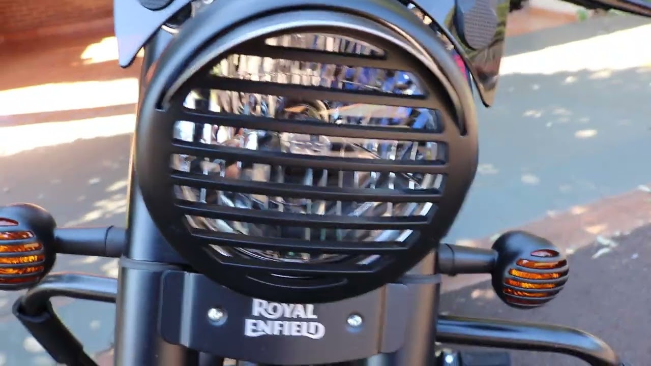 Customização Classic 350 Dark Stealth Black com acessórios Royal Enfield