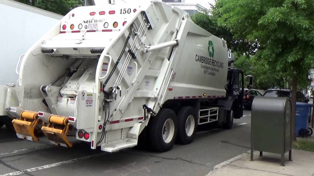 Russell Disposal / Cambridge Recycling 150 ~ (BRAND NEW ) Mack LEU New Way King Cobra Rear Loader