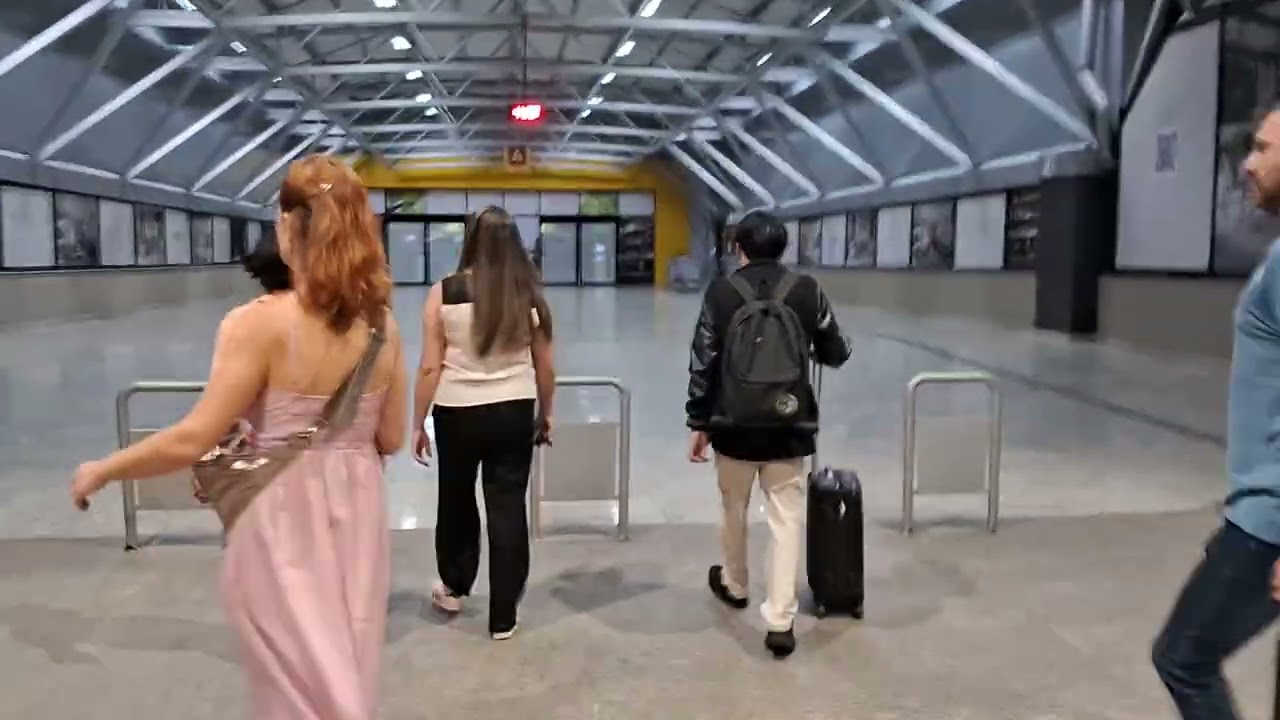 Estou chegando no aeroporto internacional Afonso Pena do Paraná estacionamento 36 reas horas 