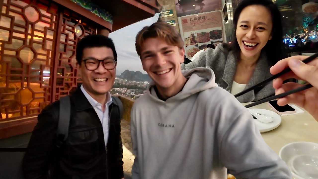 Chinese People Take Me Around Their City 🇨🇳