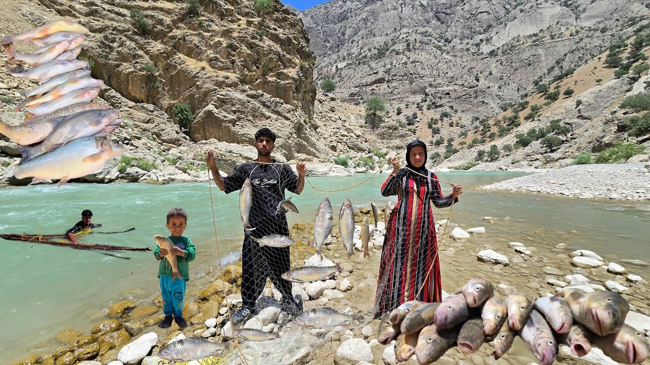 Nomadic Family Living on a River Island |Teaching aChild Traditional Fishing Skills in the Mountains