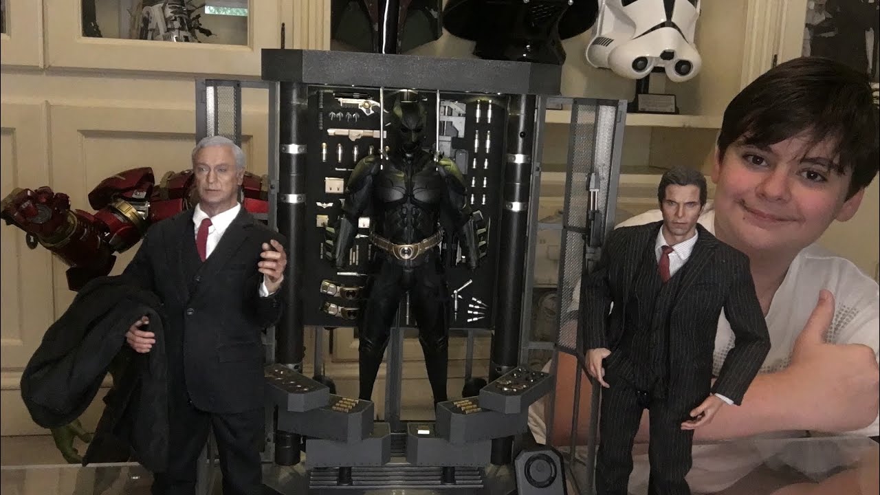 UNBOXING HOT TOYS BATMAN ARMORY MMS 236
