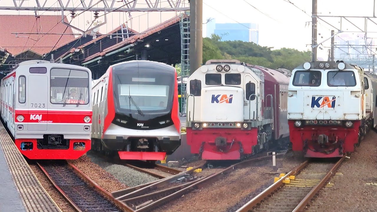 PASUKAN KERETA API PADATI STASIUN TERSIBUK PULAU JAWA EDISI AWAL JULI 2025 ! Kereta Argo & KRL CRRC