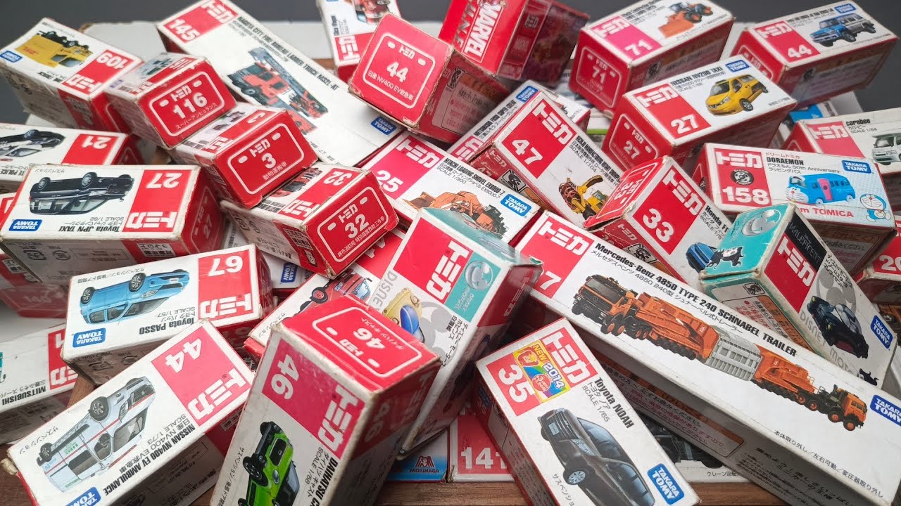 トミカミニカーが箱に盛り沢山!収納するよ。トミカのベストコレクションを動画でまとめました! -