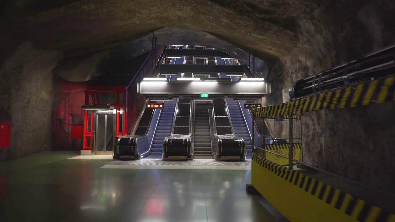 Sweden, Stockholm, subway night ride from Rådhuset to Kungsträdgården