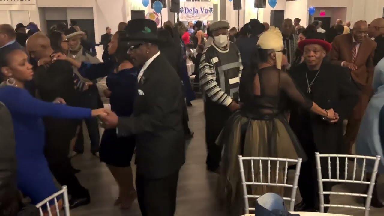 Déjà vu IS ALWAYS POPPIN at their BLUE SET #ChicagoSteppin #Stepper #LadyMargaretSteppin CHISTEP 365