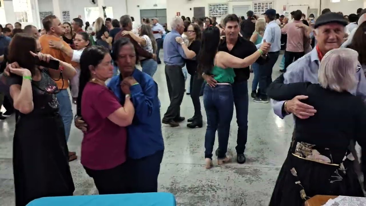 Muita dança no clube Alegria de Viver em Guaraniçu no Paraná(com marcos e margarida)