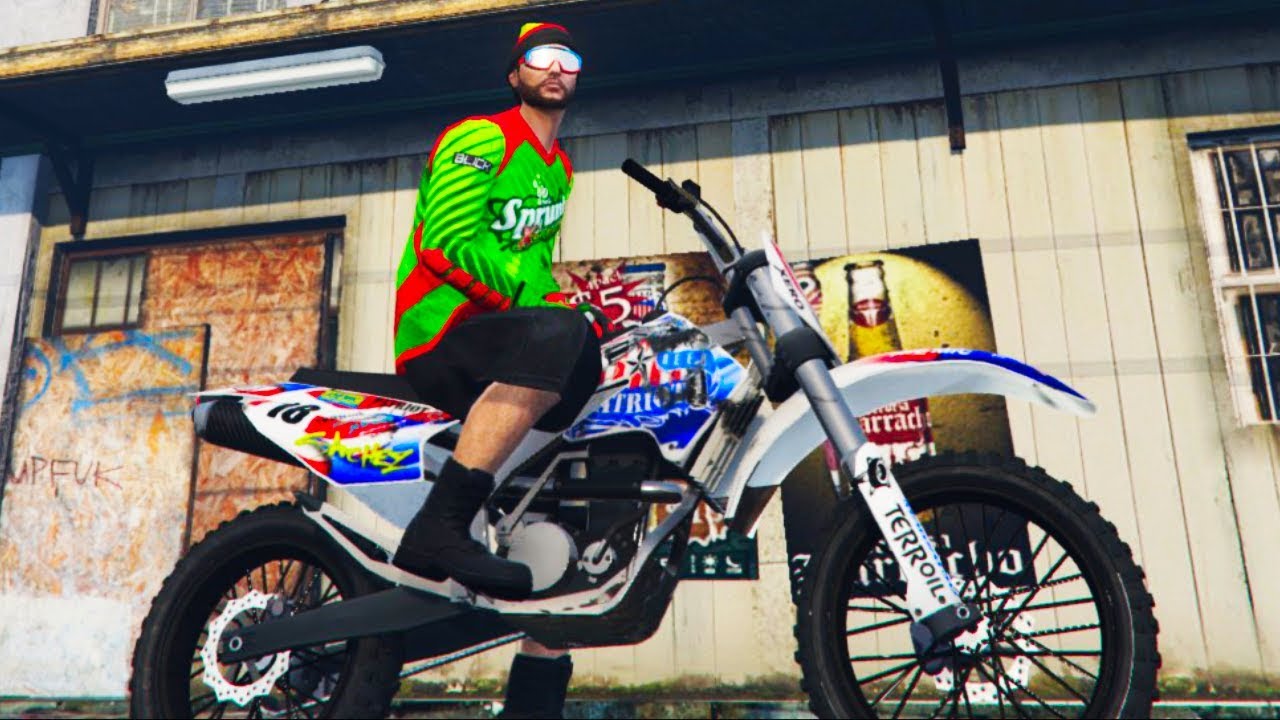 We Started a Motorcycle Club to Rob Stores and Escape Police Chases in GTA 5! (GTA V Funny Moments)
