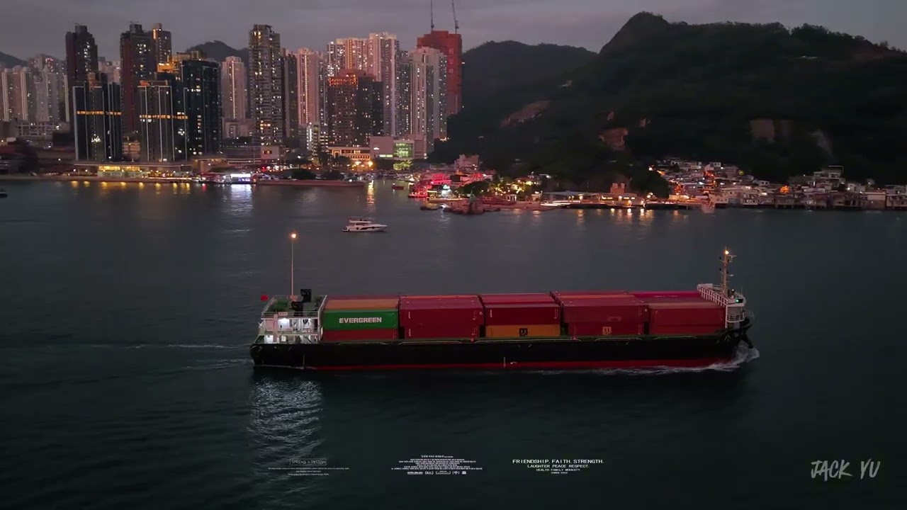 航拍海洋光譜號及日落鯉魚門。