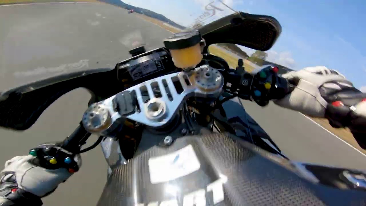 Honda Fireblade CBR1000RR R vs  Yamaha R1 RN49 || RAW
