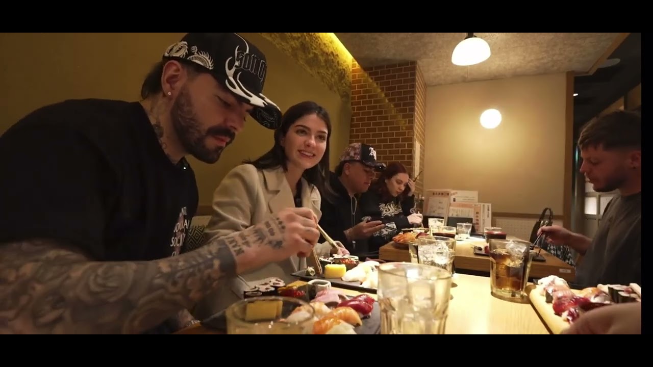 COMIENDO COMIDA EN JAPON🍱 📿🇯🇵-maestroshifu,el primo y santy