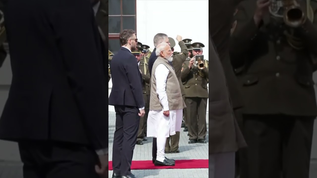 Slovakia PM Robert Fico welcomes PM Modi | Full state honours