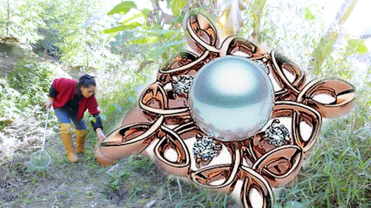 👑👍  Pearl is a magician who is giving a girl a clam shell full of precious pearls