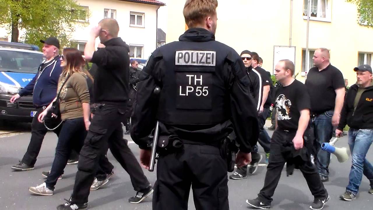 1. Mai 2015 Saalfeld - Neonazis, die am &Uuml;berfall 12.50 Uhr in der Saalstra&szlig;e beteiligt waren
