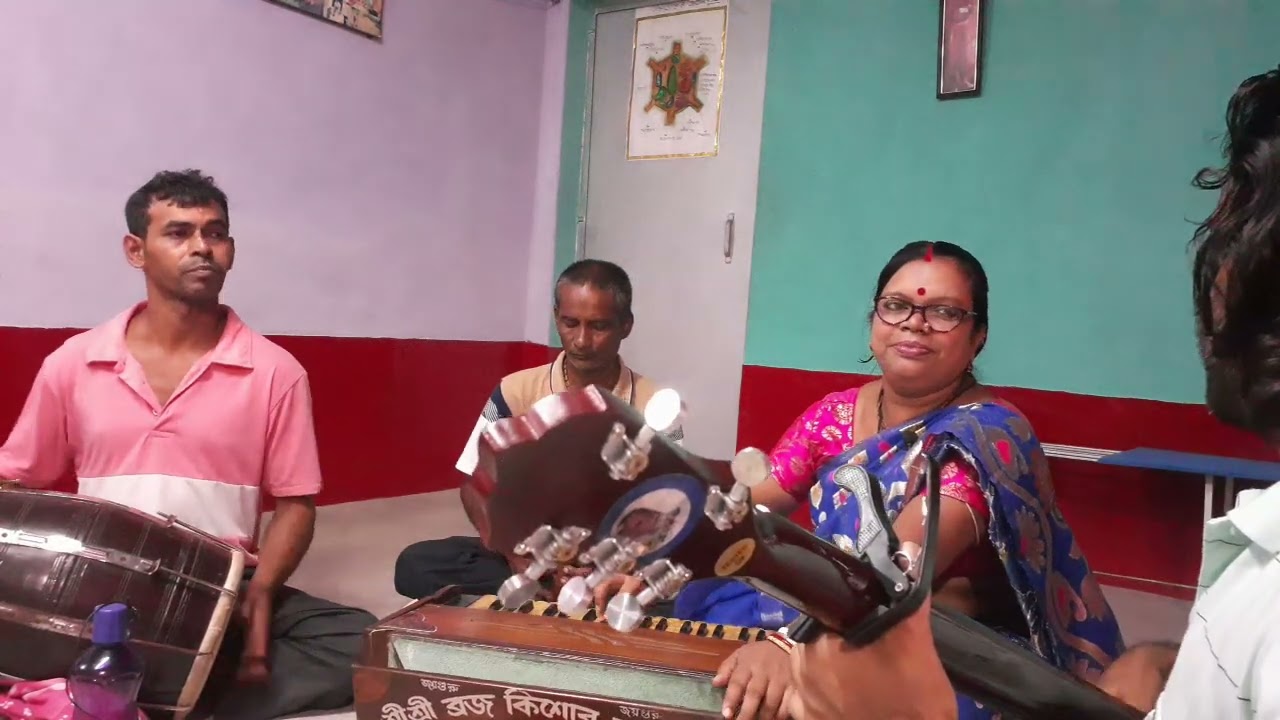 গান- যে বিয়ে হলে পরে কেউ আসে না ফিরে। শিল্পী- সুচিত্রা বিশ্বাস।