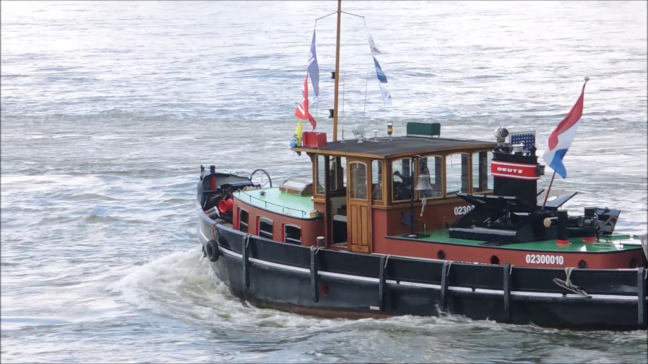 Schlepper Petra auf dem Rhein