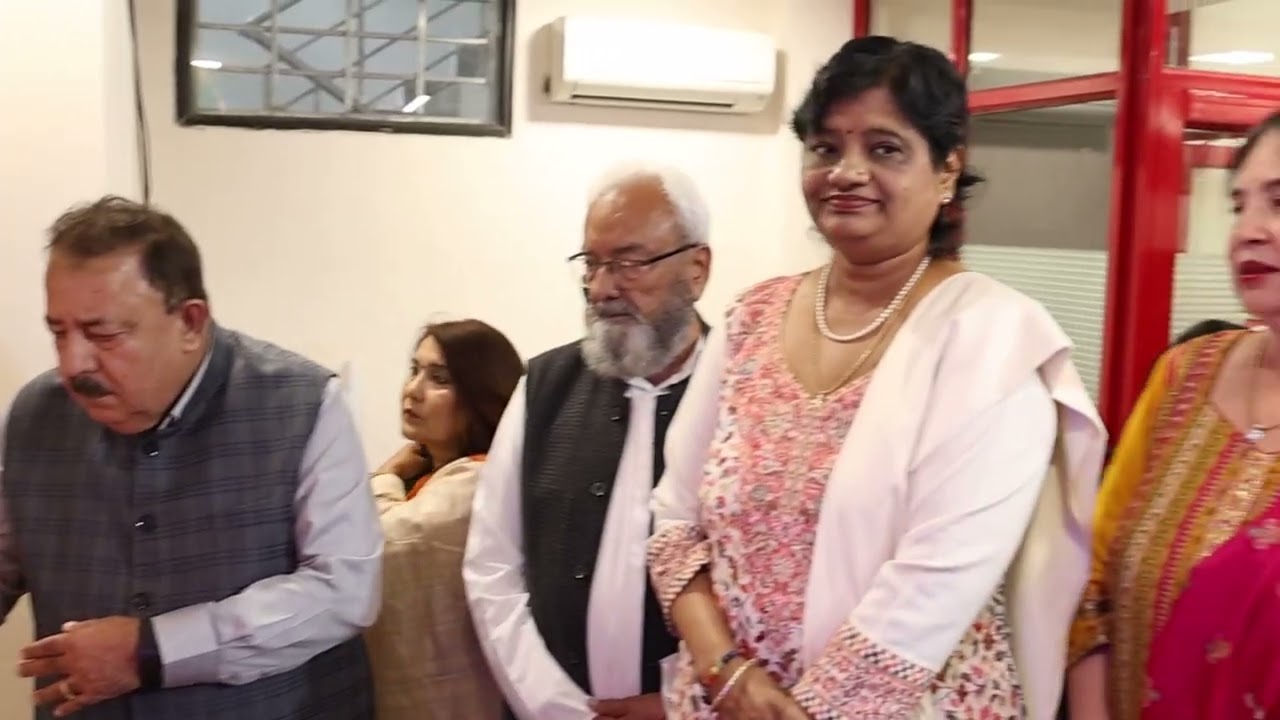 SARASWATI VANDANA BY SINGERS OF VIRENDRA SINGERS CLUB BEFORE GODESS SARASWATI IDOL.