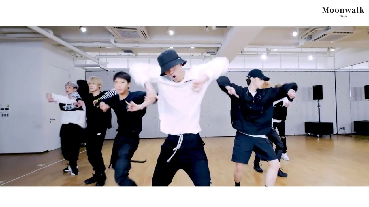 proof wayv moonwalk choreo goes with everything
