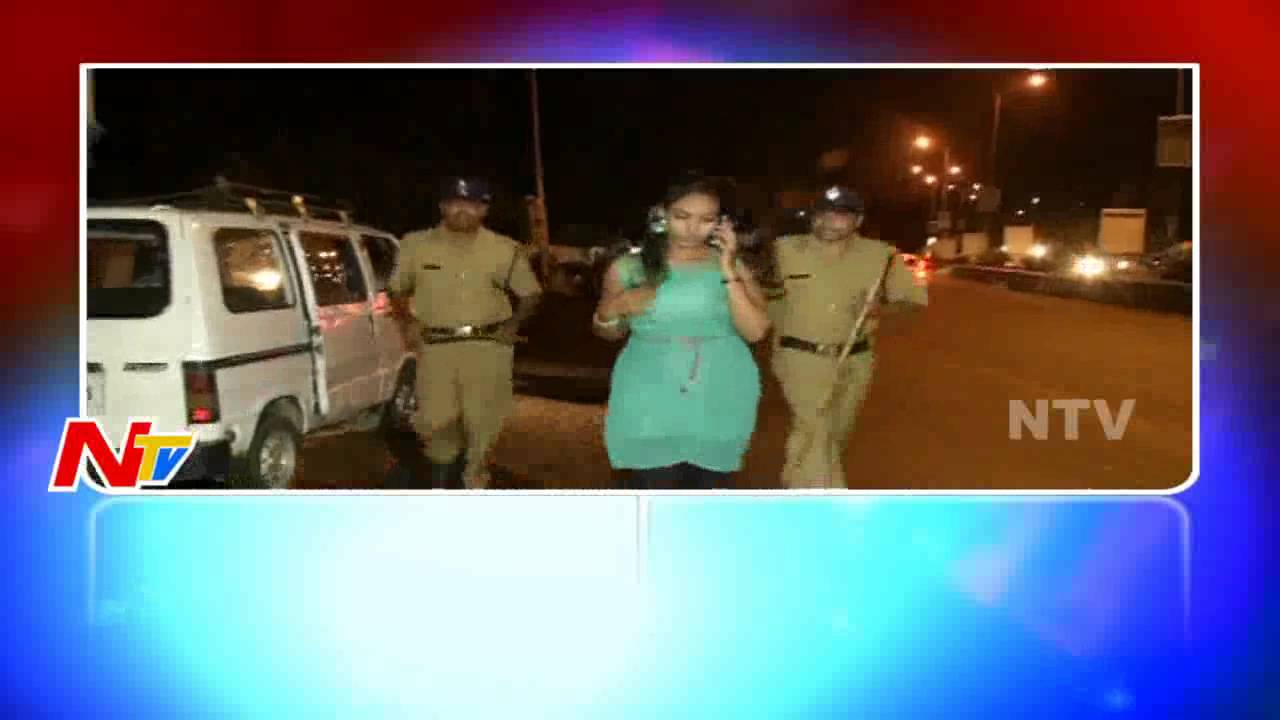 Mama Comedy On Drunk And Drive | Lady Doctor Makes Fun With Traffic Police in Hyderabad | NTV