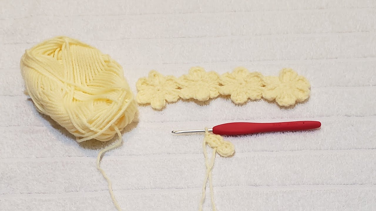 Crocheting Floral headband💛