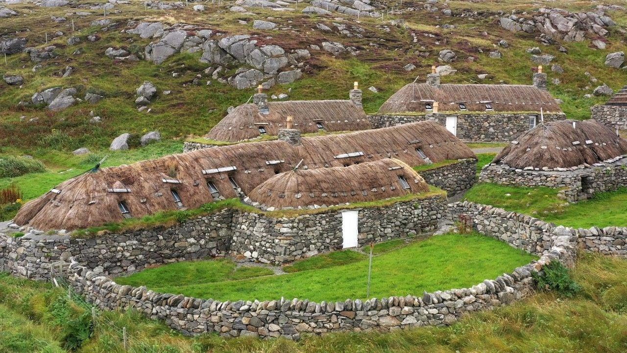 D200 Ep 17: Gearrannan Blackhouses (Darwin200 visits a village of traditional Scottish stone houses)
