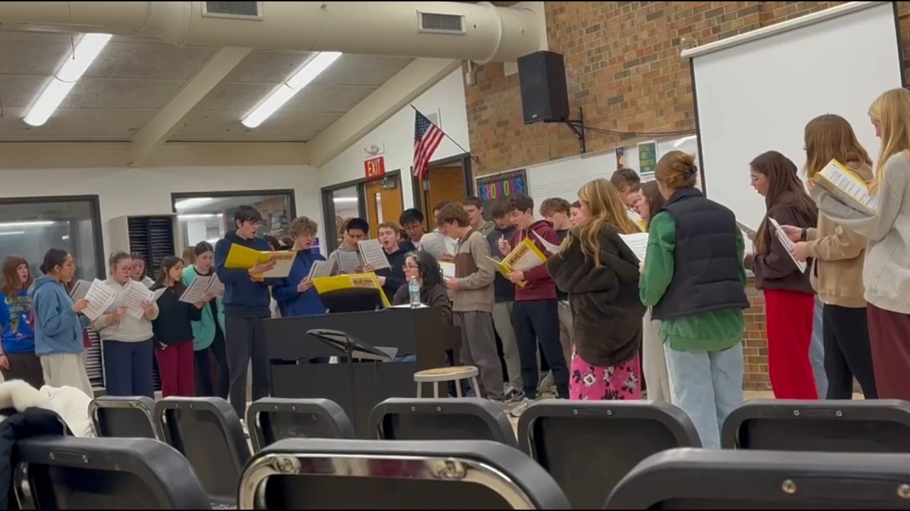 Behind the scenes of CG's musical, 