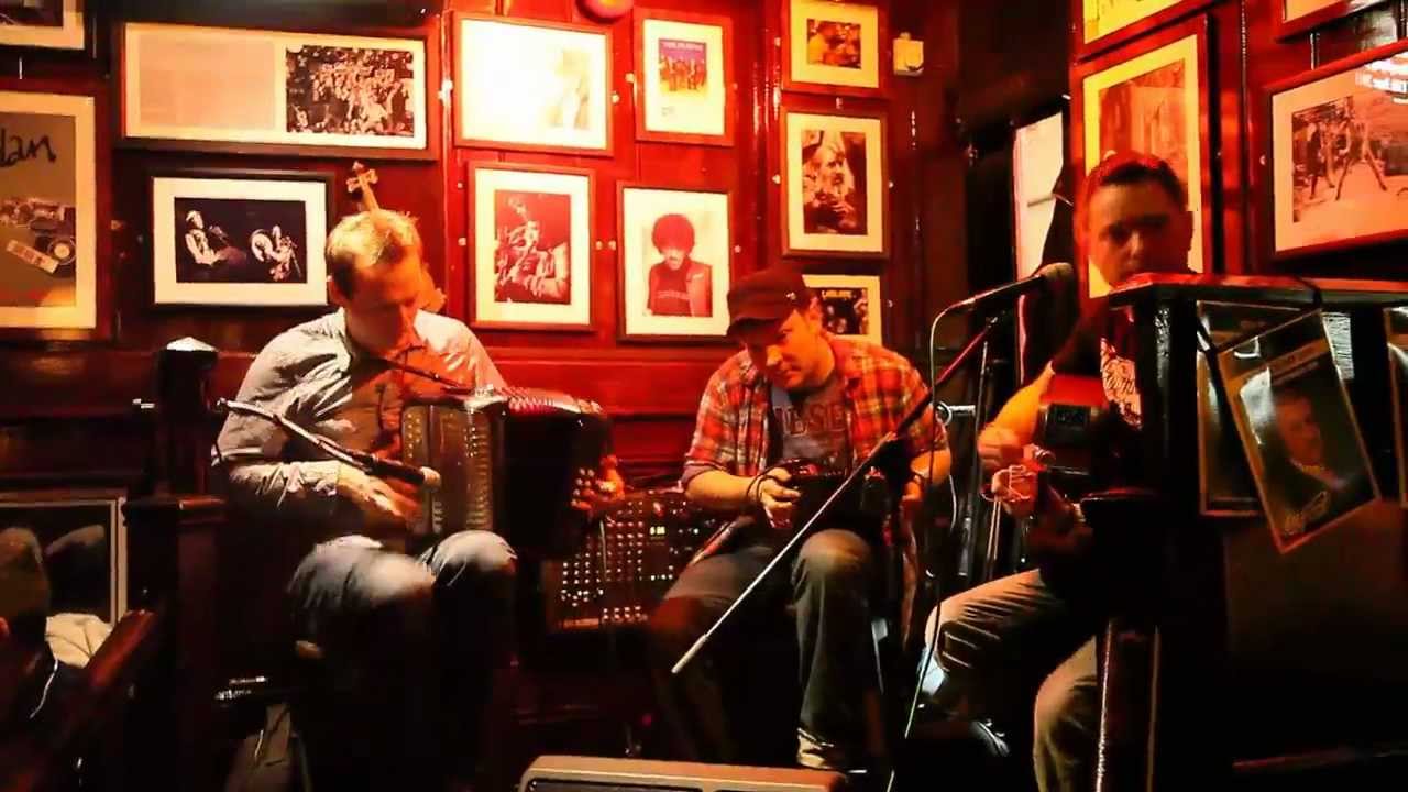 Live Irish Pub Music / Ireland Temple Bar /  Amy Winehouse/ The Zutons Cover Valerie- HD Quality