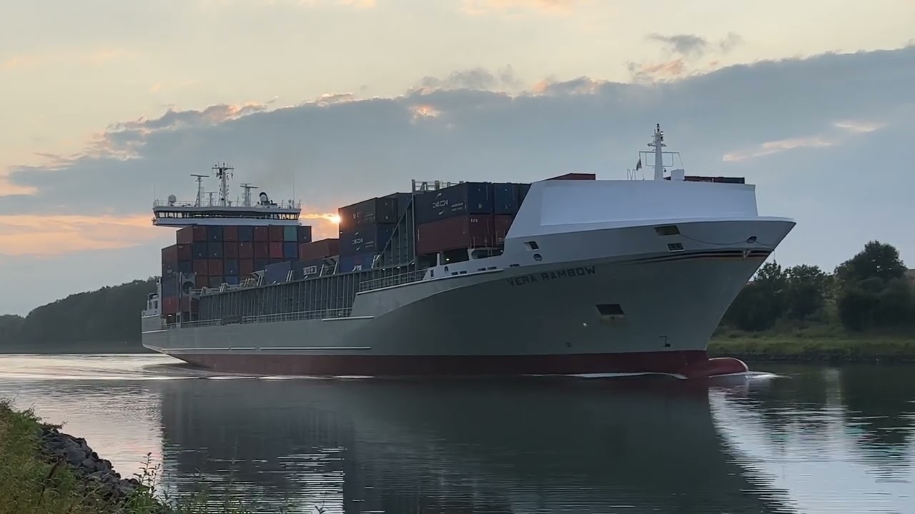 Vera Rambow auf dem Weg von Hamburg nach Klaipeda. ##containership ##nordostseekanal #vessel