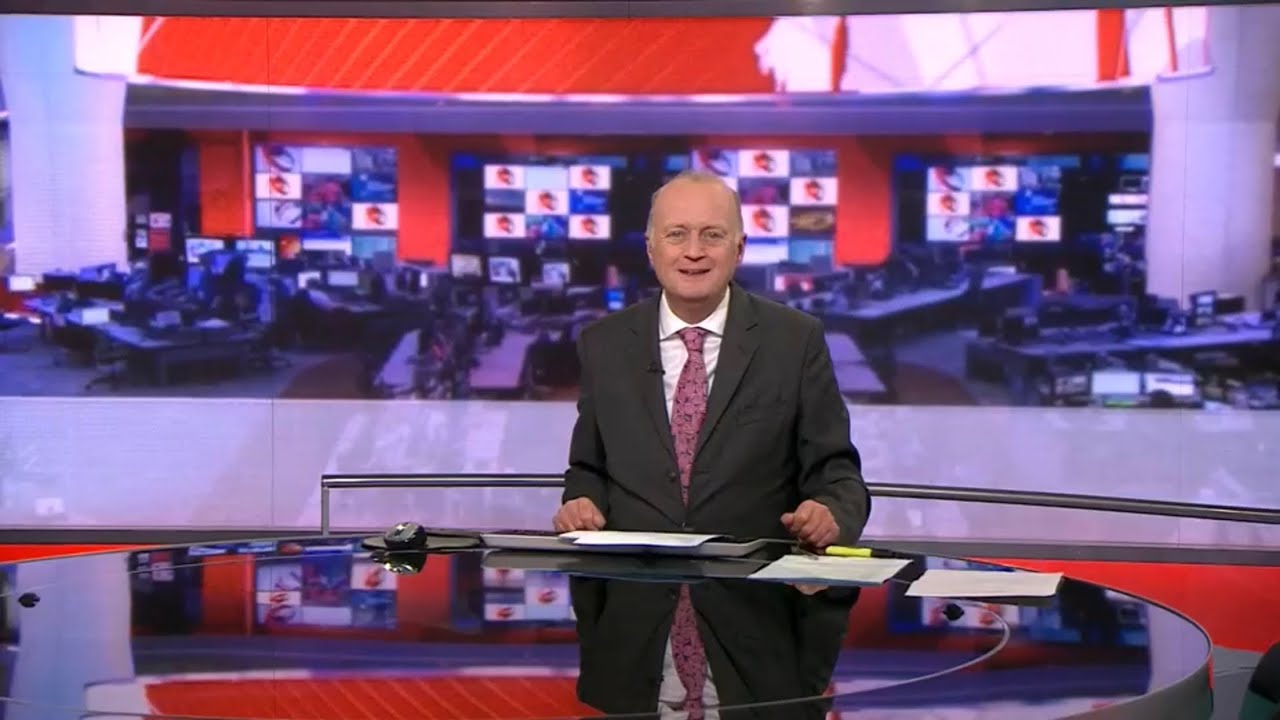 BBC News Blooper - Normal bulletin with World News America music (19 August 2022)