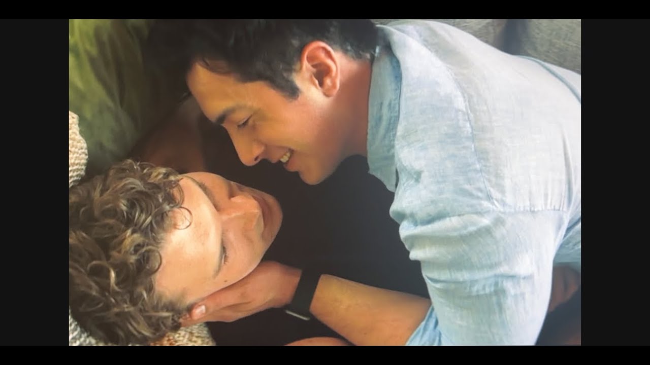 Shane and Ilya&rsquo;s sofa kiss scene | Heated Rivalry - Final Episode