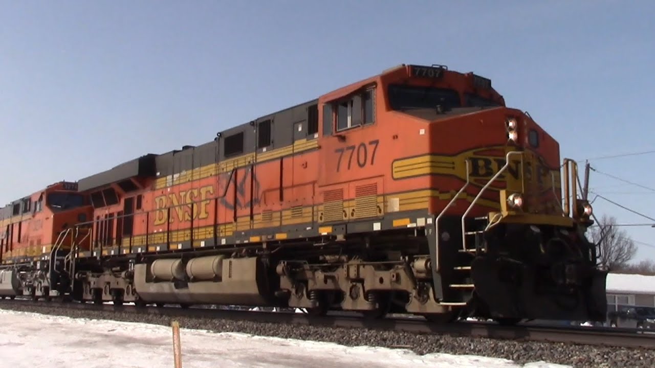 Odd K5HLB!  BNSF 7707 East in Mazon, IL 2/20/21