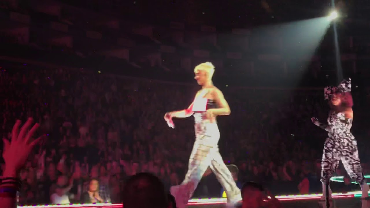 KATY PERRY | California Gurls [Live at Witness The Tour in London]