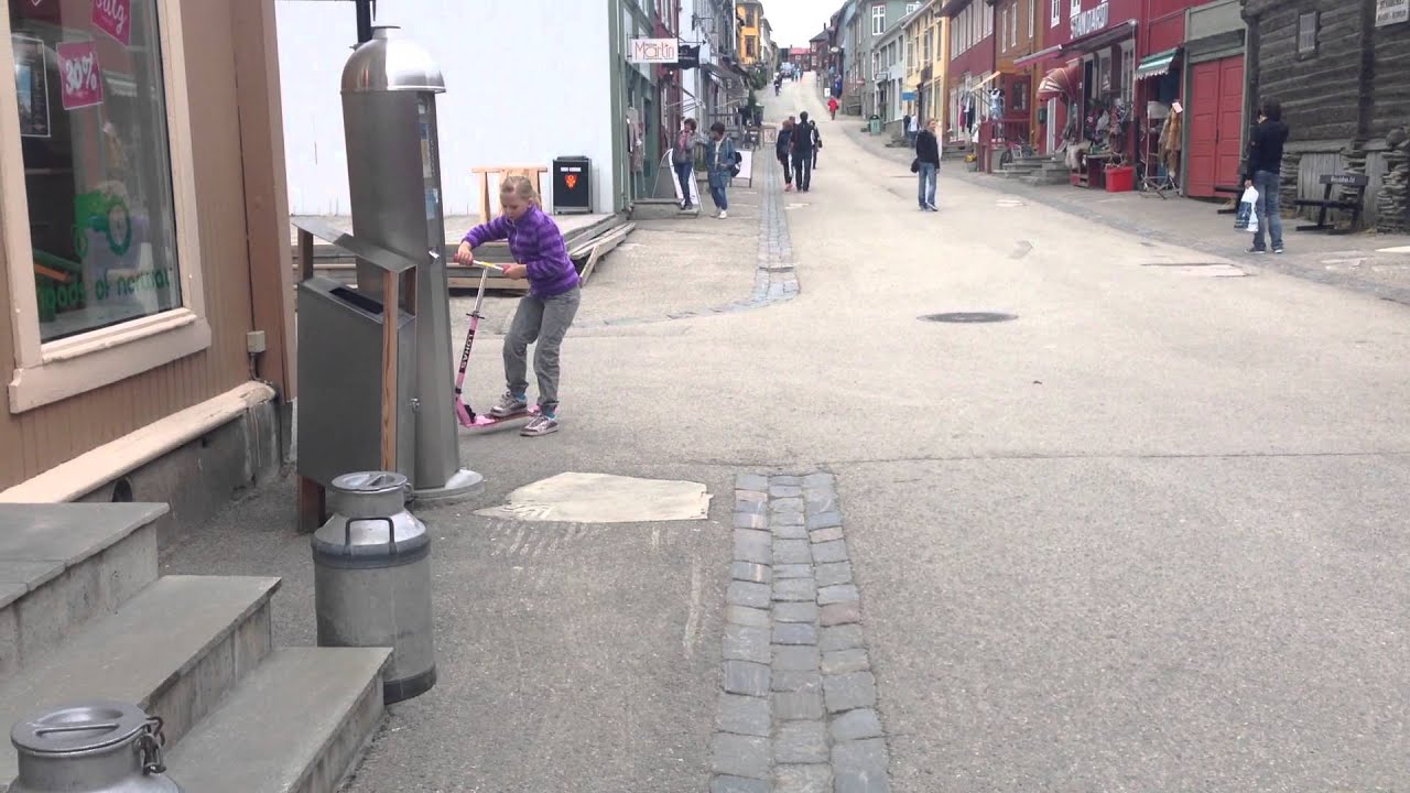 Testing av ny sparkesykkel p&aring; R&oslash;ros :-)