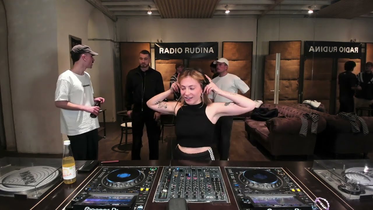 Rosa Rosen - Mahlwerk | Radio Rudina