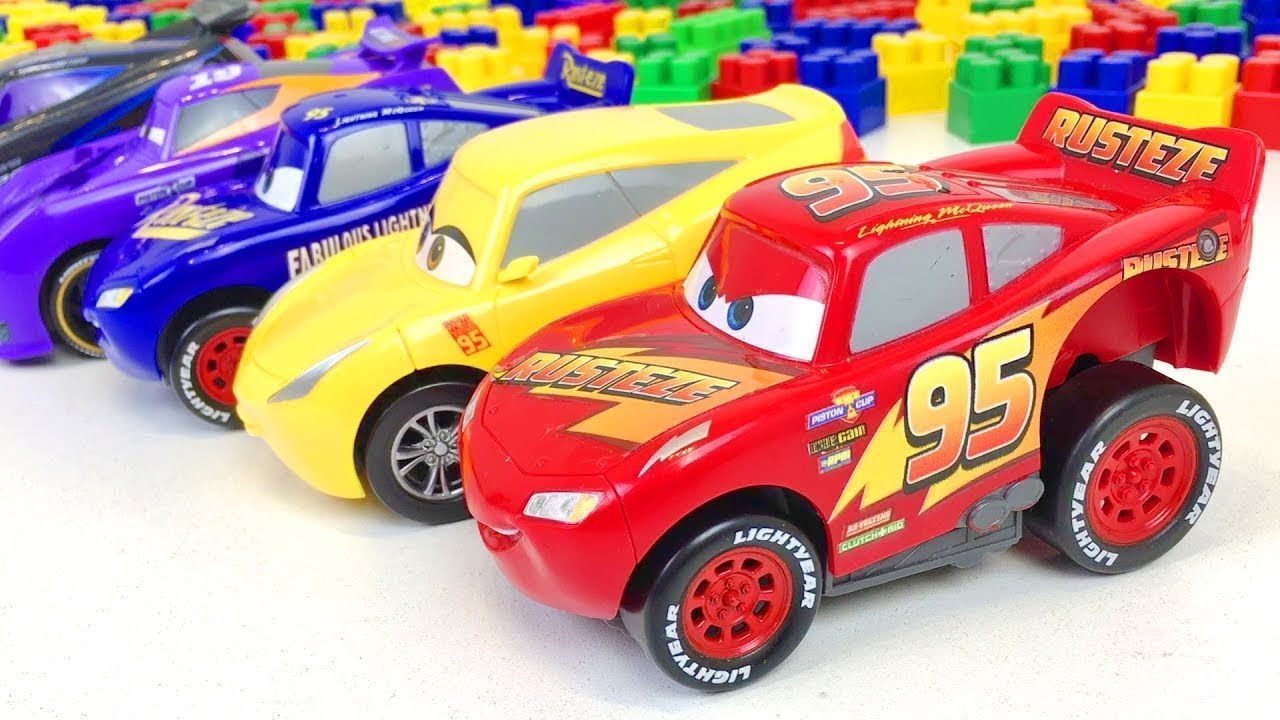 Cars Toys Lightning Mcqueen Big and Small Chase the Table