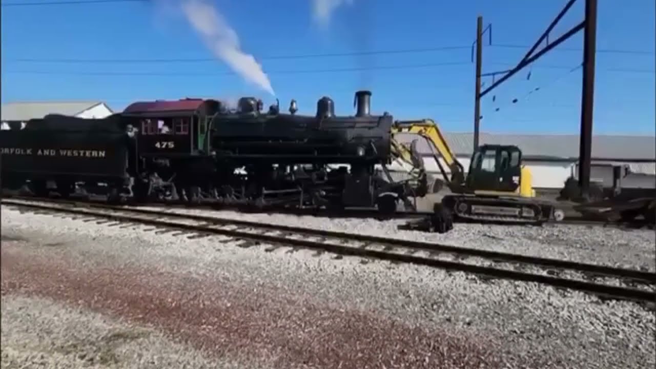 N&W 475 Hits Excavator at Paradise Jct on 11/2/2022