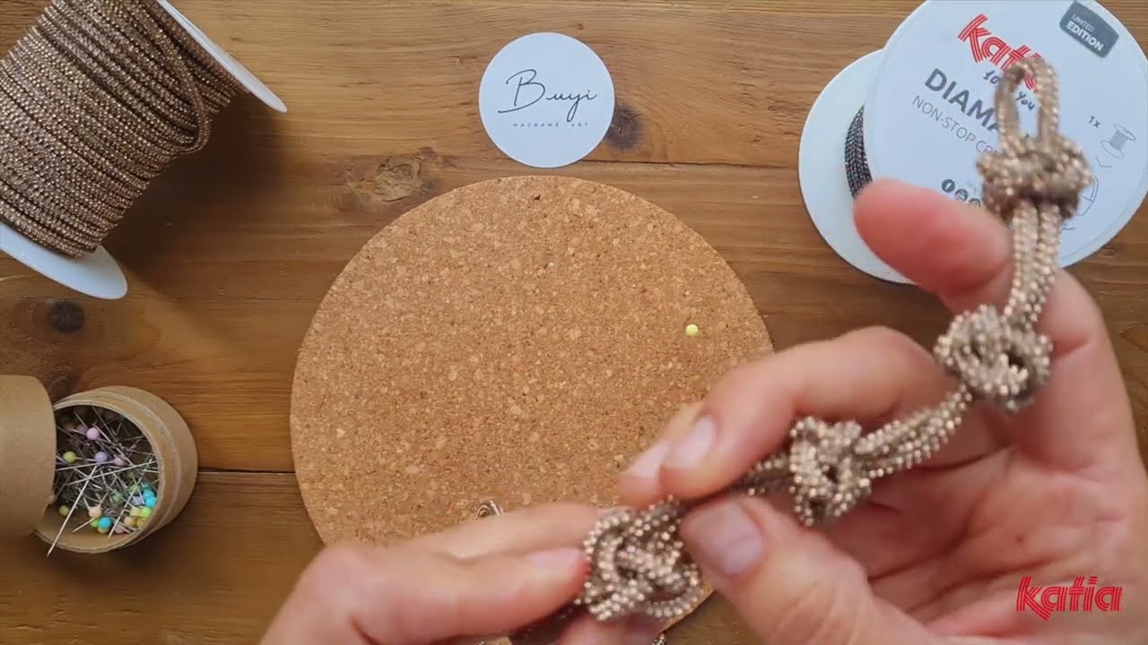 4/6 DIY Macramé paso a paso: charm largo y estiloso para asa de bolso con Katia Diamante ✨💎