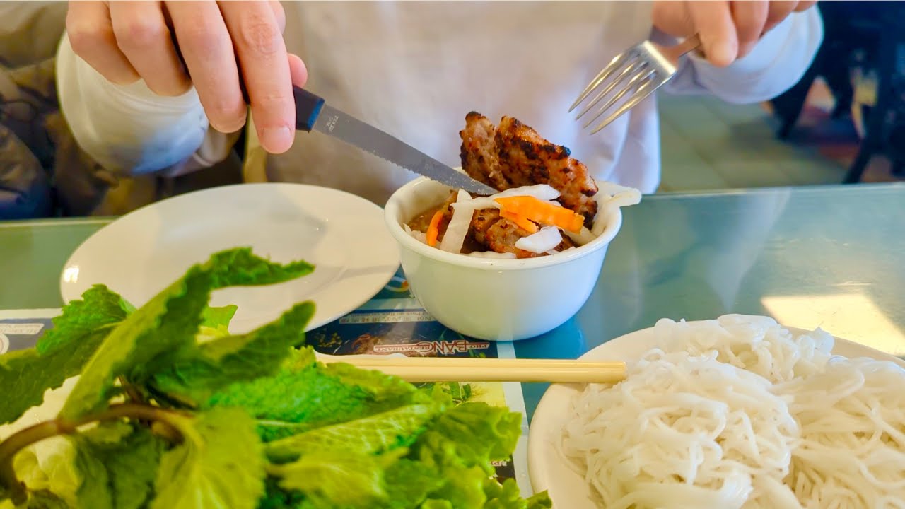 Eat & Go ASAP Vietnamese restaurant 🇻🇳 Pho Bang 🍜 We were pushed to leave every time🤣