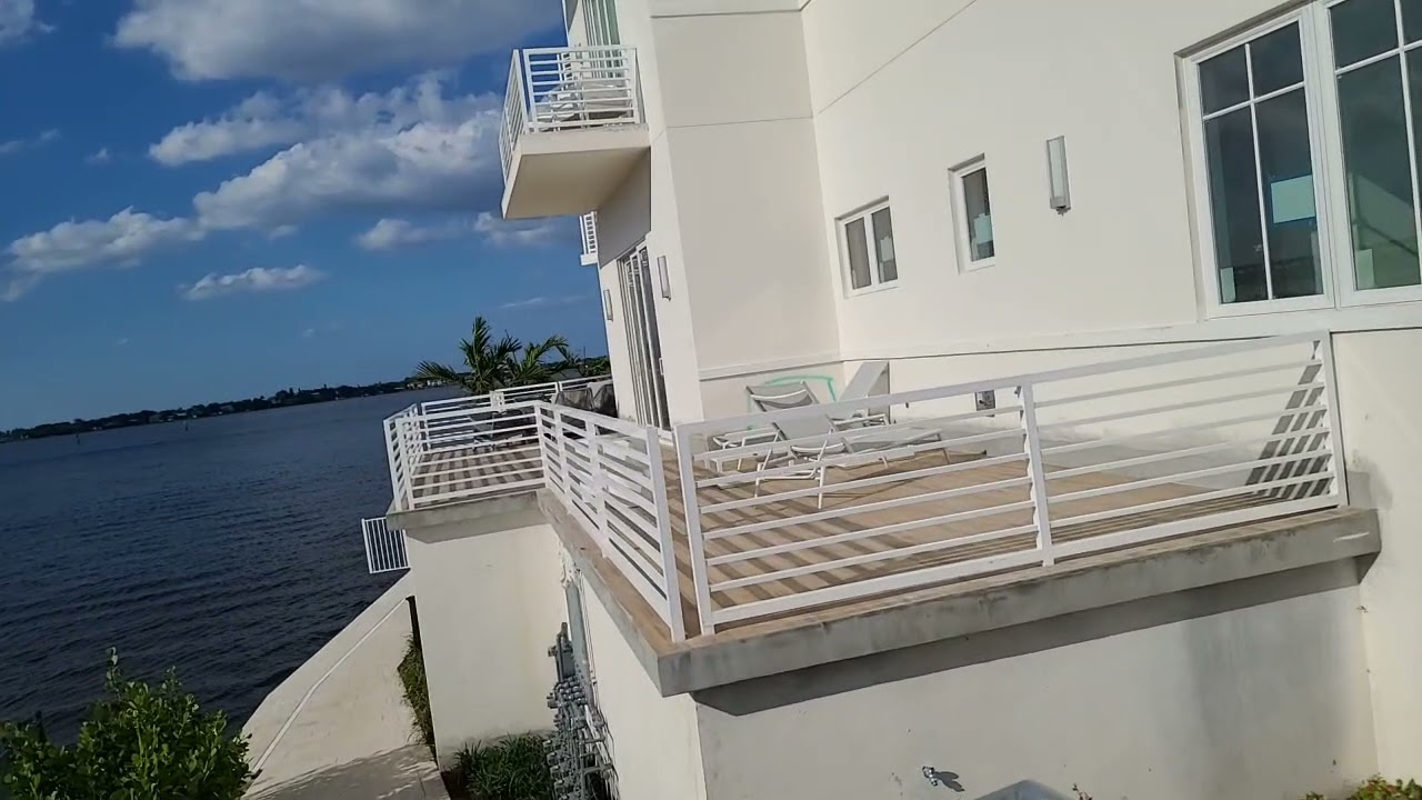 Stuart FL waterfront condos with docks for sale