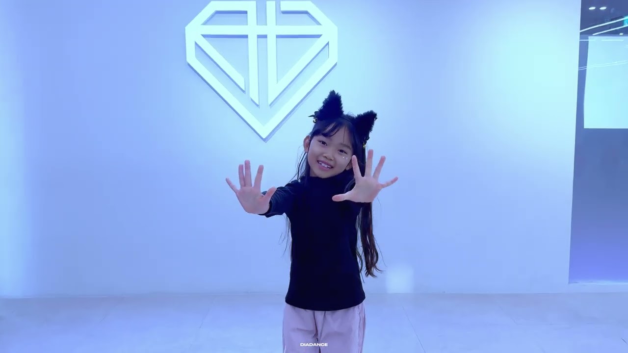 MEOVV(미야오) - Hands Upㅣ수원댄스학원ㅣ수원키즈댄스ㅣ수원키즈댄스학원