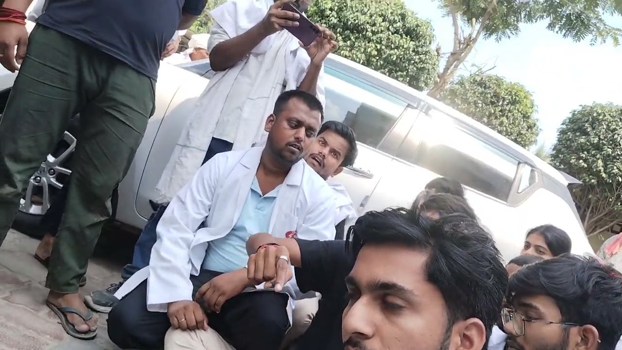 Samarpan College of Pharmacy Lucknow student Shubham Kumar ne suicide kar liya hostel