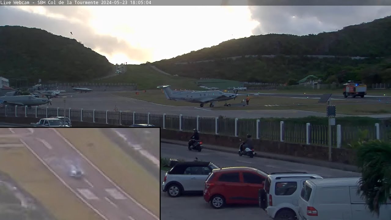 Pilatus PC-12 blows tire at St Barth (N881TW)
