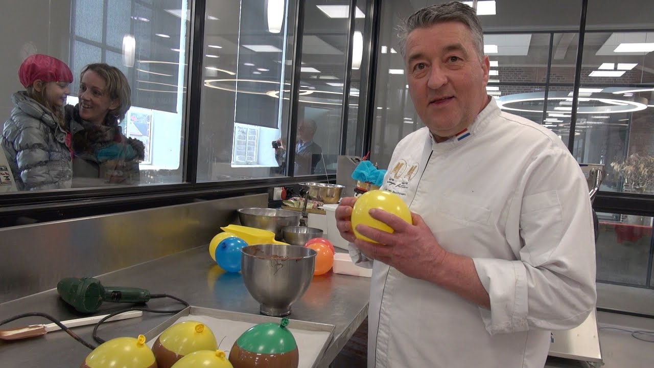 Bakker Robert bakt pepernoten in Oisterwijk