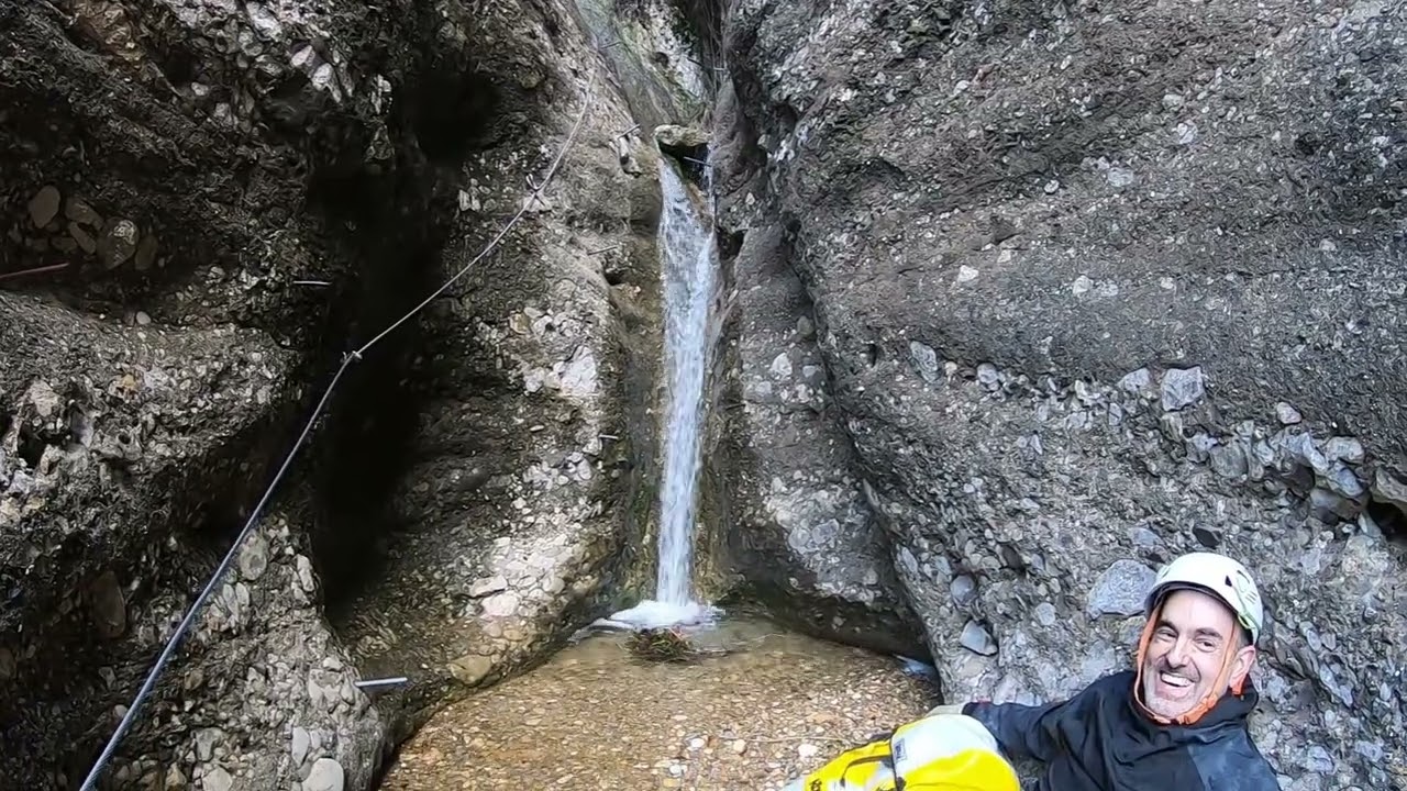 Vía ferrata Canal del Palomo con caudal