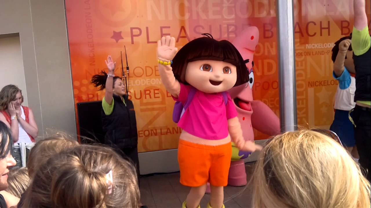 Dora the Explorer (HD) singing Happy and you know it at Blackpool